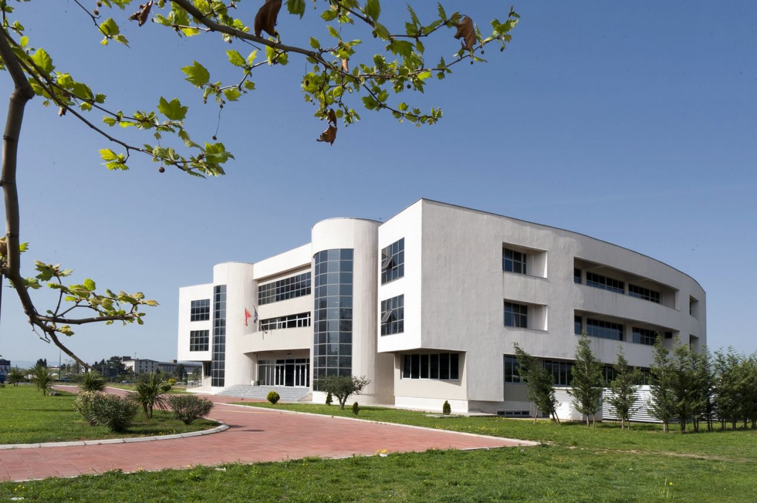 Dobro došli u Centar za studije i kontrolu kvaliteta UCG