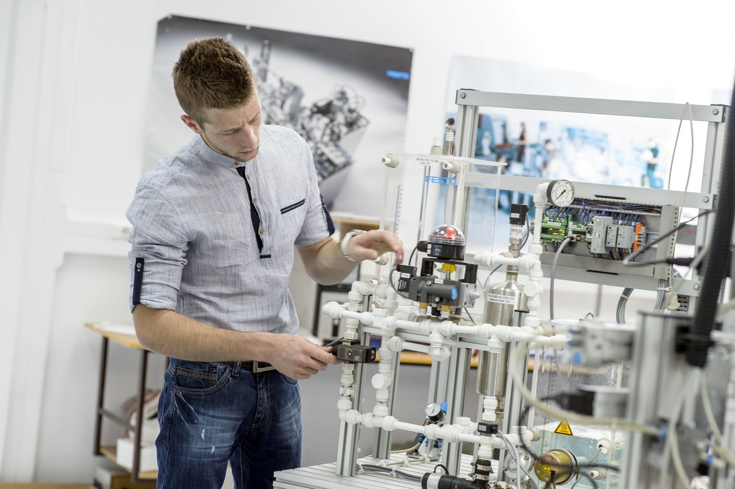 Od nastanka čovječanstva je poznata činjenica da stvaranje znanja i njegova primjena zavise od talenta,ideja i preduzetničke energiji izuzetnih pojedinaca, a inovacije su zahtijevale hrabre ideje, kreativne vizije, strast za istraživanjem te najviši nivo organiziranosti i odgovornosti..